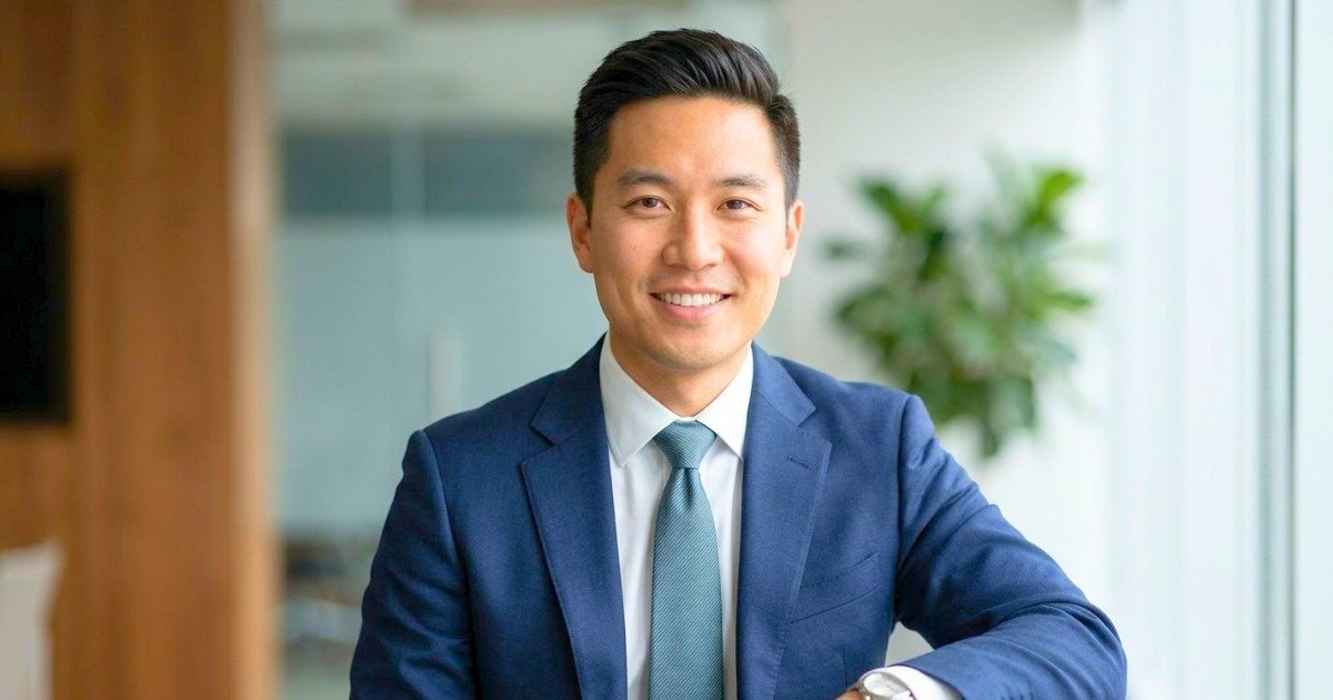 What to Wear For Professional Headshots Best Outfits Featured